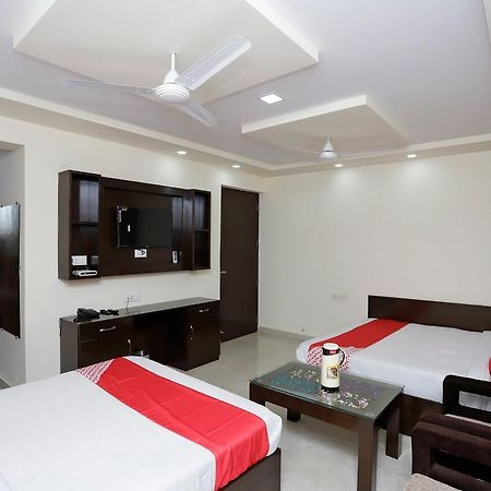 Oyo 39595 Hotel Ray Ban Kankhal ภายนอก รูปภาพ