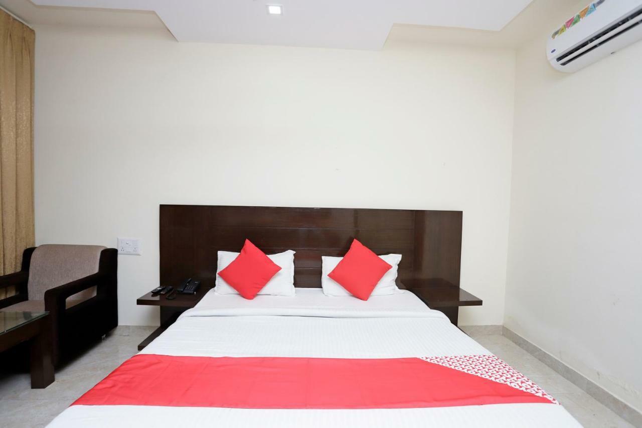 Oyo 39595 Hotel Ray Ban Kankhal ภายนอก รูปภาพ