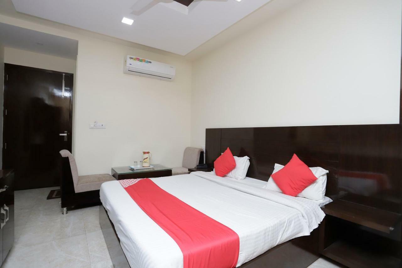 Oyo 39595 Hotel Ray Ban Kankhal ภายนอก รูปภาพ