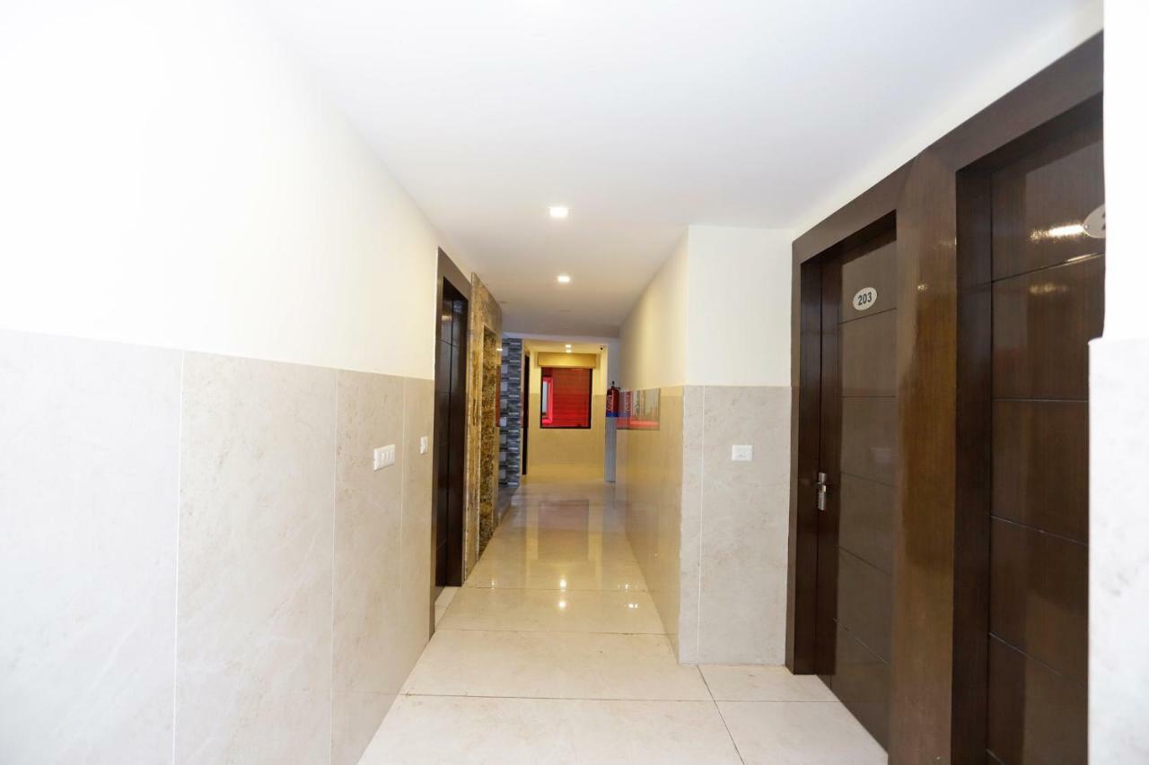 Oyo 39595 Hotel Ray Ban Kankhal ภายนอก รูปภาพ